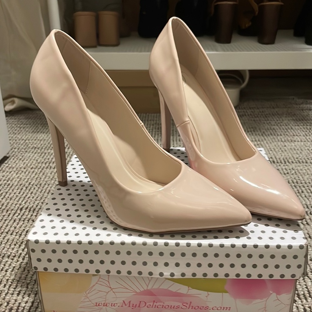 Nude pointed toe heels